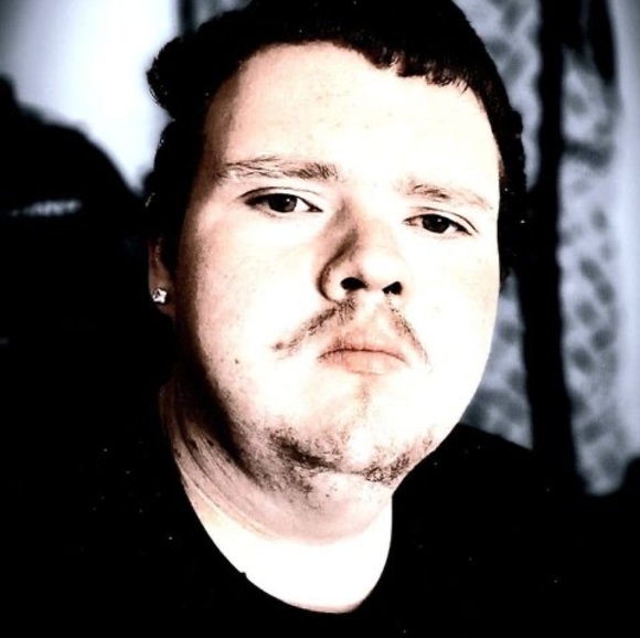 Profile Picture of Brian Lockwood (@brianlockwoo407) on Poshmark