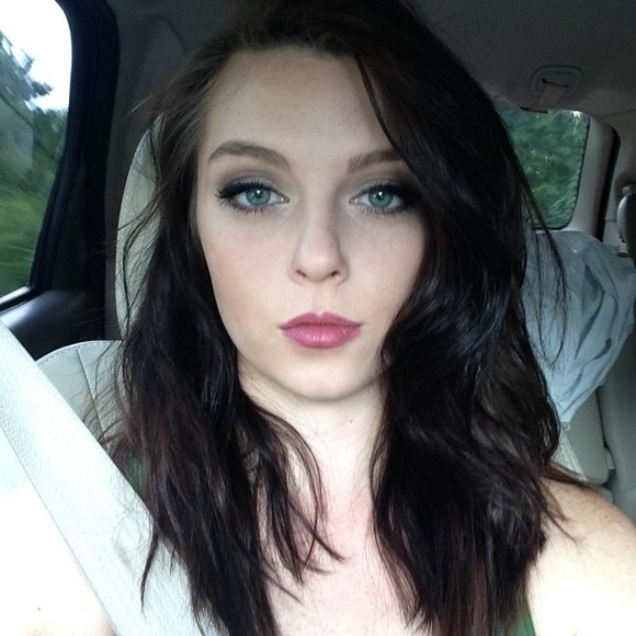 Profile Picture of Miranda Waldrip (@miranduhhpaige) on Poshmark