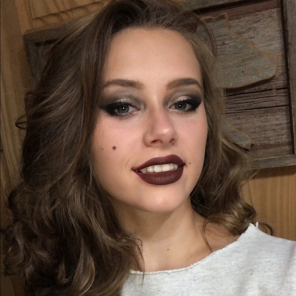 Profile Picture of Emma Pankau (@emmajp_16) on Poshmark