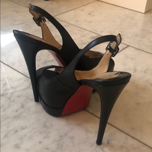 Profile Picture of Debi Hasson (@formy2girls) on Poshmark