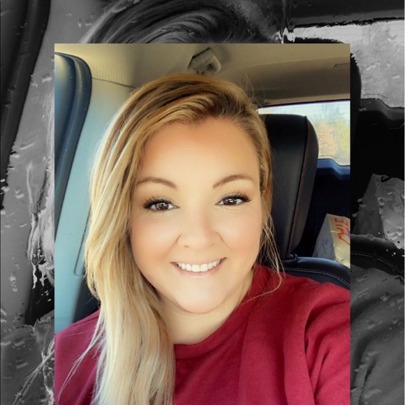 Profile Picture of Shayna Phillips (@shayna25161) on Poshmark