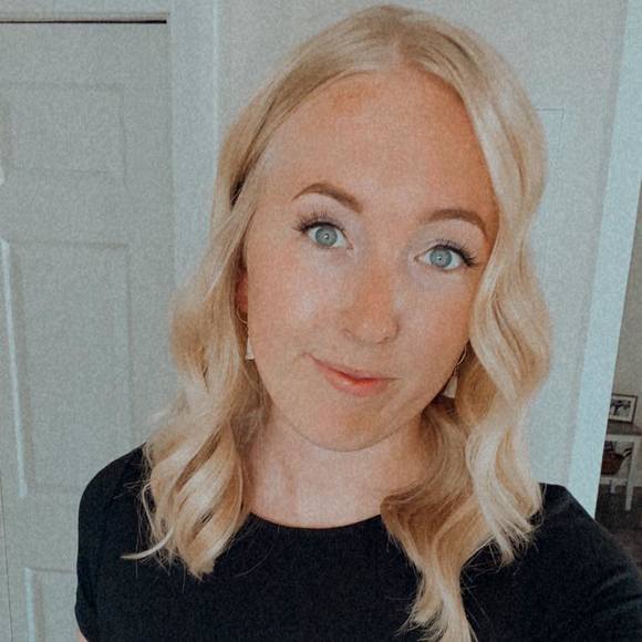 Profile Picture of Tayllor Kluyt (@tayllorkluyt) on Poshmark