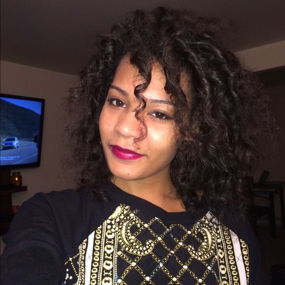 Profile Picture of Nicolette Shegog (@bcofcierra) on Poshmark