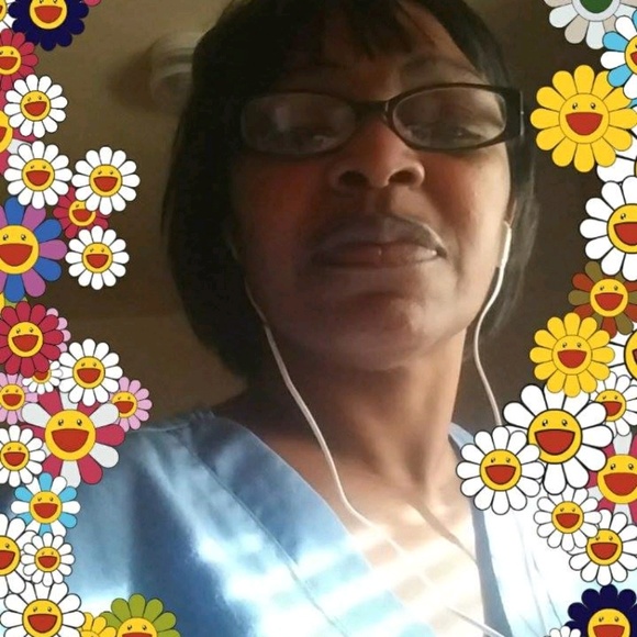 Profile Picture of Kim Swain (@kimswai50) on Poshmark