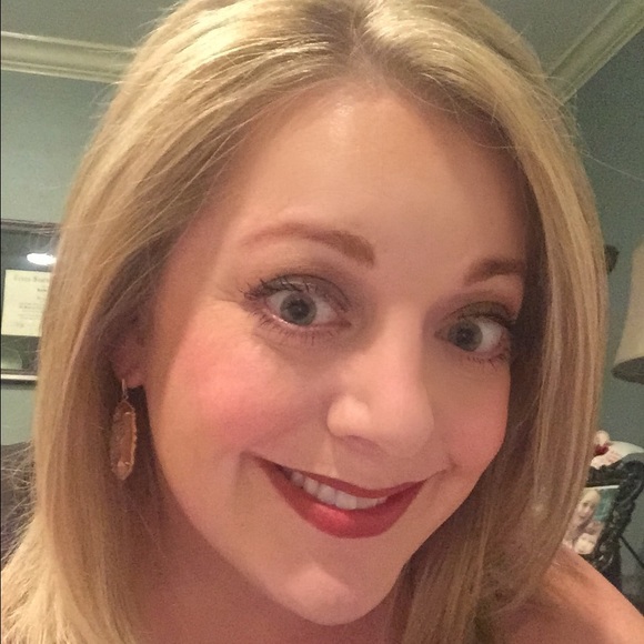 Profile Picture of Karla Heath (@karlapheath) on Poshmark