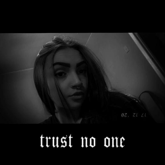 Profile Picture of Cassandra Lynn (@cassandralyn393) on Poshmark