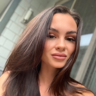 Profile Picture of Alex (@AlexLaurenSmith) on Twitter