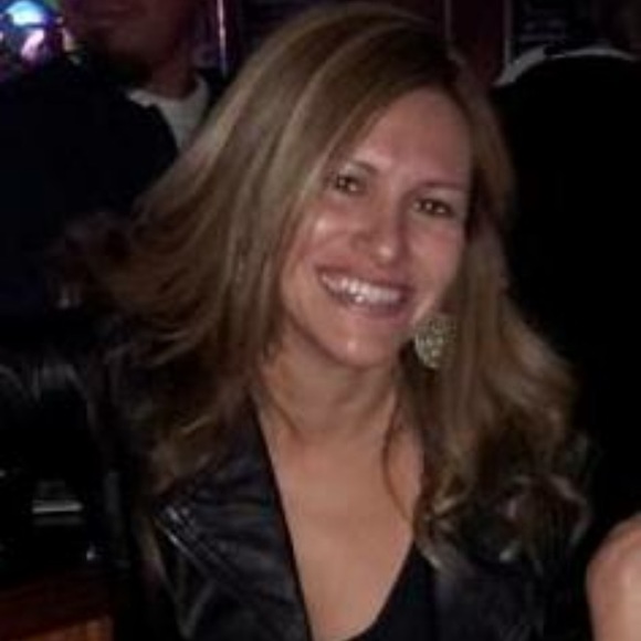 Profile Picture of Doris Vasquez (@dvas1129) on Poshmark