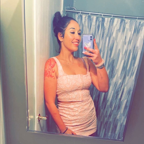 Profile Picture of Nicole Janiszewski (@mylkshak3) on Poshmark