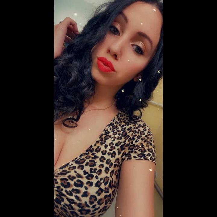 Profile Picture of Lisalonglegs (@lisalonglegs_) on Tiktok