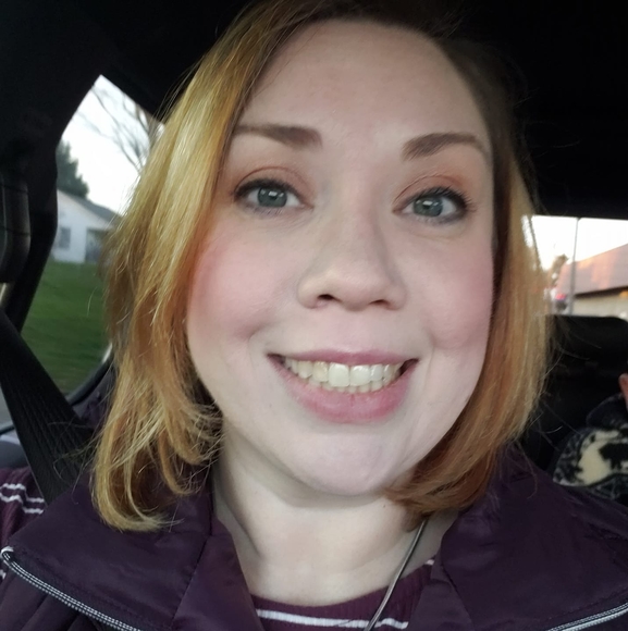 Profile Picture of Beth Brannan (@laurabrannan) on Poshmark