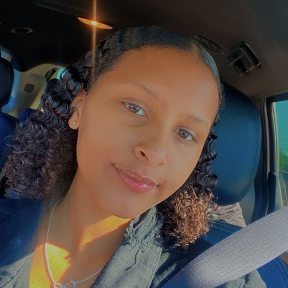 Profile Picture of Jayden Coloney (@jade_8546) on Poshmark
