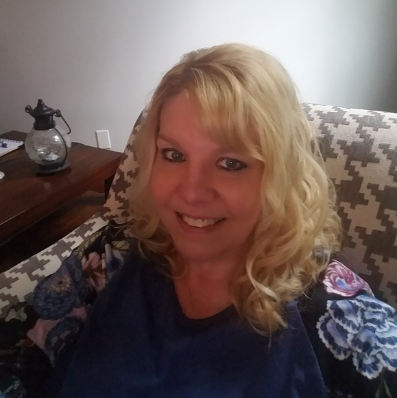 Profile Picture of Deborah Sieja (@siejad) on Poshmark