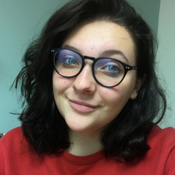 Profile Picture of Amelia Johnson (@ajohnso44) on Poshmark