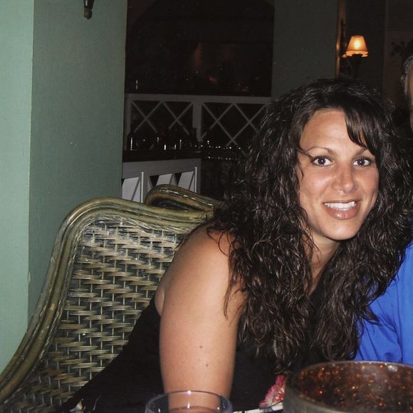 Profile Picture of Brenda Palomba (@beelularoe) on Poshmark