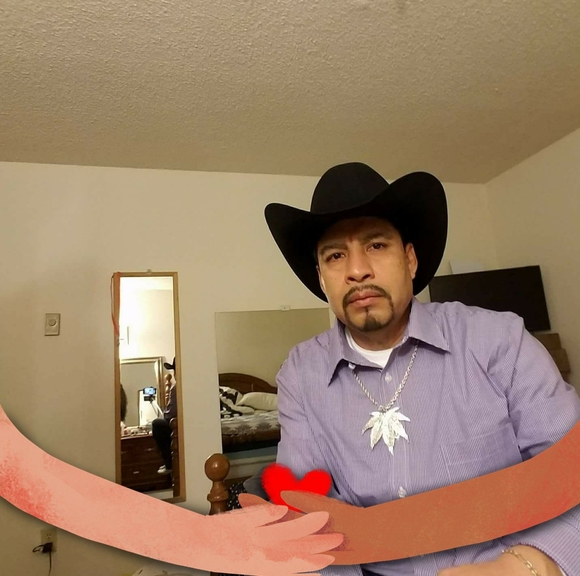 Profile Picture of Manny Calderon (@manuelcal1996) on Poshmark