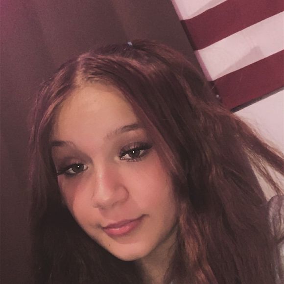 Profile Picture of Makenzie Hanegan (@mdanielleh2007) on Poshmark