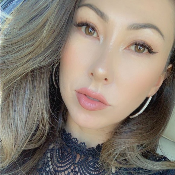 Profile Picture of Roxy Romero (@roxy_romero) on Poshmark