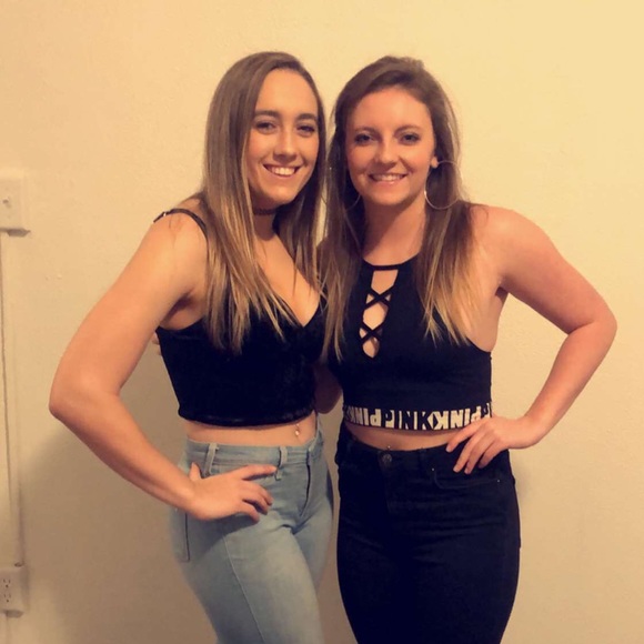 Profile Picture of Bbrooke Sterkowitz (@brookes6598) on Poshmark