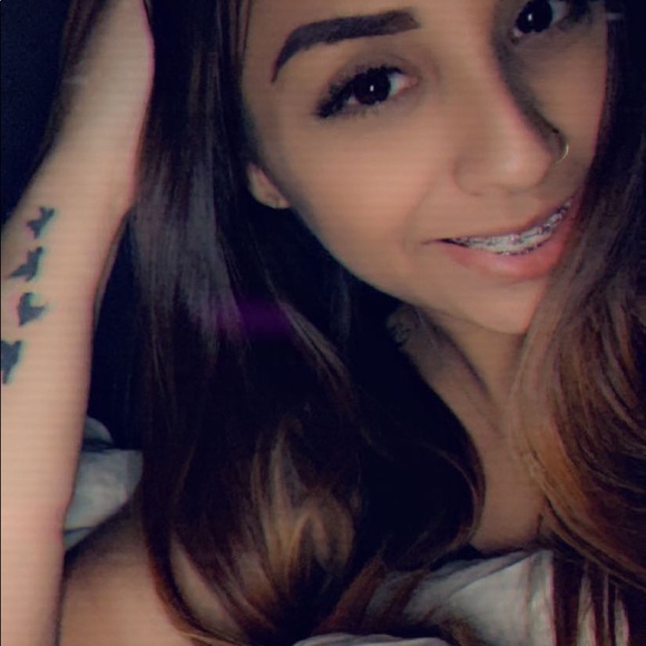 Profile Picture of Alexandria Morales (@alexandriamo96) on Poshmark