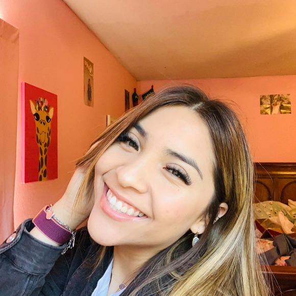 Profile Picture of Ashley Quintero (@ashleyjas07) on Poshmark