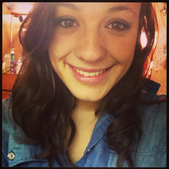 Profile Picture of Shea Lessing (@slessing) on Poshmark