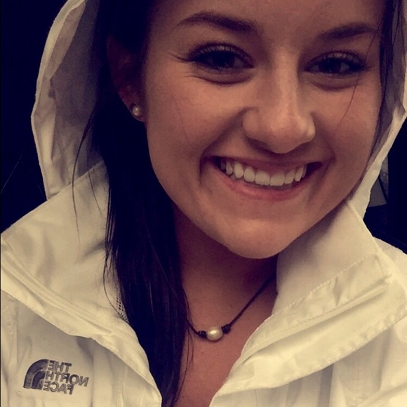 Profile Picture of Shelby Nazaruk (@shelbydn) on Poshmark