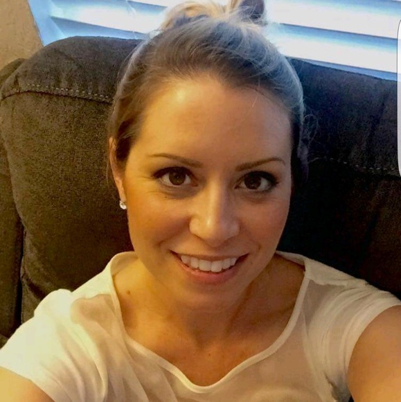 Profile Picture of Jenna Gabriel (@jenjoel17) on Poshmark