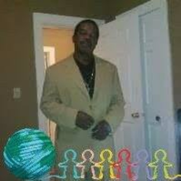 Profile Picture of Jeffrey Parnell (@jeffreyparnell) on Poshmark