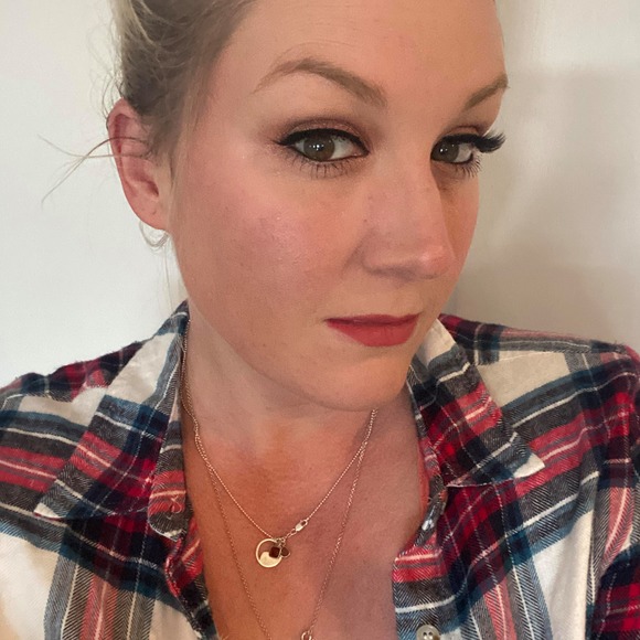 Profile Photo of Christina Bachmann (@caliwood87) on Poshmark