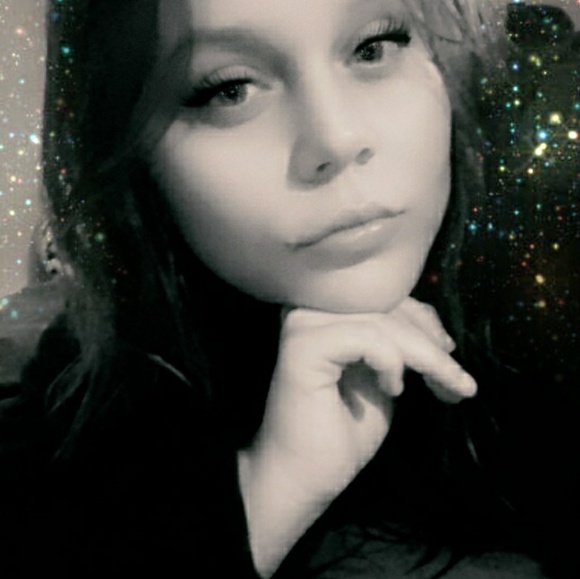 Profile Picture of Alisha Grinestaff (@shorty0819) on Poshmark