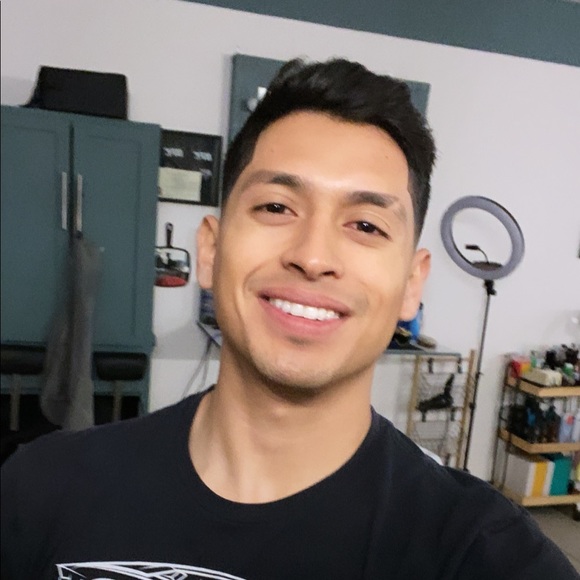 Profile Picture of Fernando Ocon (@fernandoocon97) on Poshmark