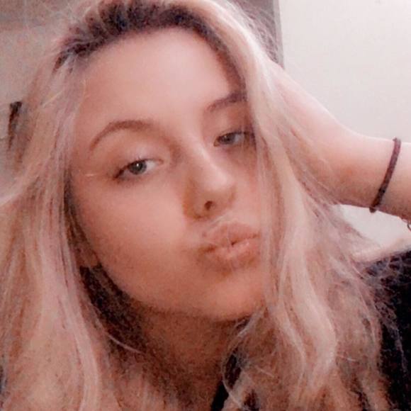 Profile Picture of Kiersten Hightchew (@kierstenicole12) on Poshmark