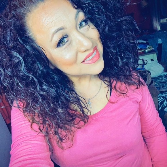 Profile Picture of Mona Perez (@monaperez86) on Poshmark