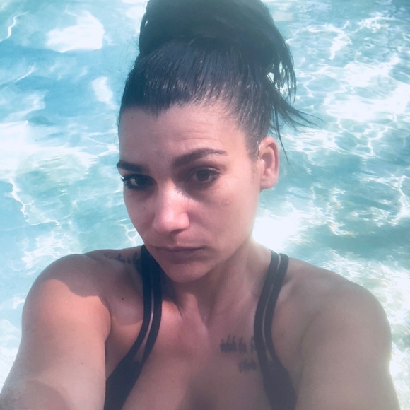 Profile Picture of Danielle Panarella (@deepan94) on Poshmark