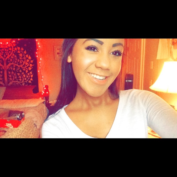 Profile Picture of Kaylee Nevils (@kayleenevils) on Poshmark