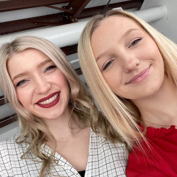 Profile Picture of Allie Sessler (@alliegator33) on Poshmark