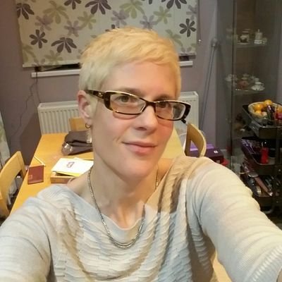 Profile Picture of Catherine Bates (@cathconfused) on Twitter