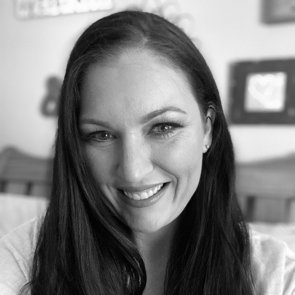 Profile Picture of Stephanie Thatcher (@supersteph55) on Poshmark