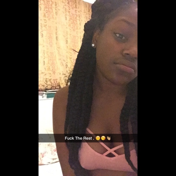 Profile Picture of Justina Vallery (@gvld) on Poshmark