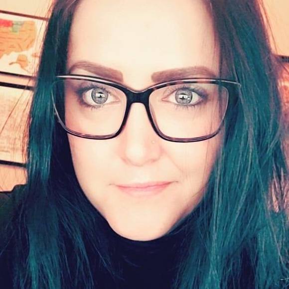 Amanda Maslowski - Poshmark Profile Picture of Amanda Maslowski (@amaslowski) on Poshmark