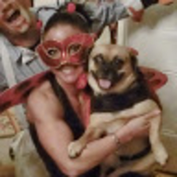 Profile Picture of Caitlin Hossfeld (@lilnutsheerah) on Poshmark