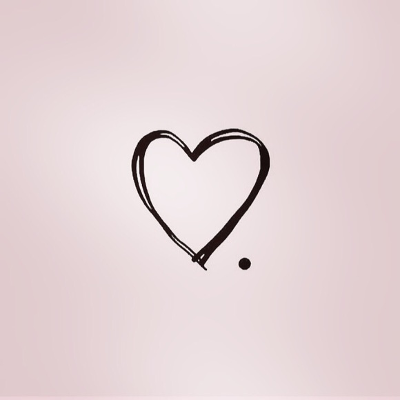 Profile Picture of Bobbie Espadron (@kissloveheart) on Poshmark