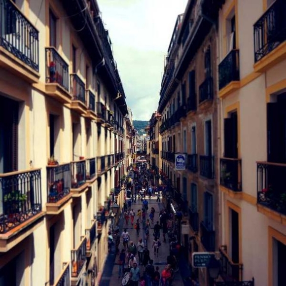 Profile Picture of Christopher Browning (@cbrowningf) on Poshmark