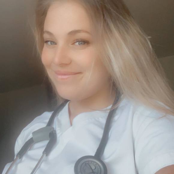 Profile Picture of Jade Létourneau (@jadeltourneau) on Poshmark