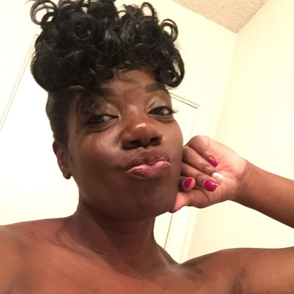 Profile Picture of Raquel Hargrett (@midnight85ryh) on Poshmark