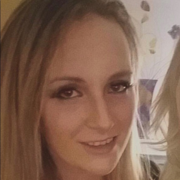 Profile Picture of Tina Stawinski (@tina32s) on Poshmark