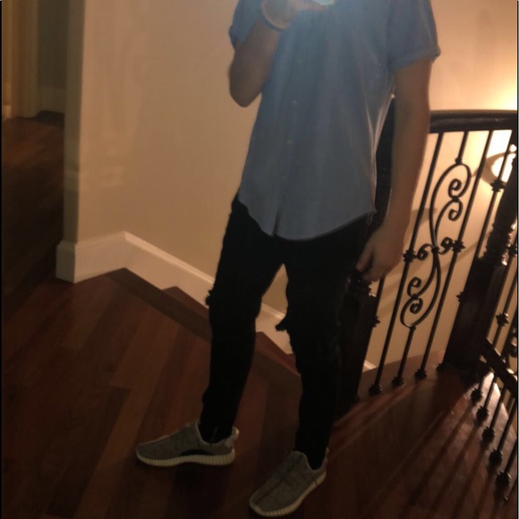 Profile Picture of Jonathan Vela (@prettyboyvela) on Poshmark