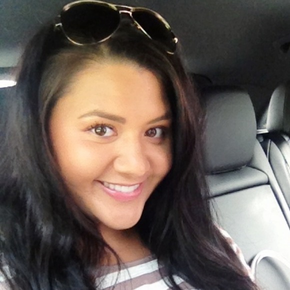 Profile Picture of Lauren Windesheim (@x3laur) on Poshmark