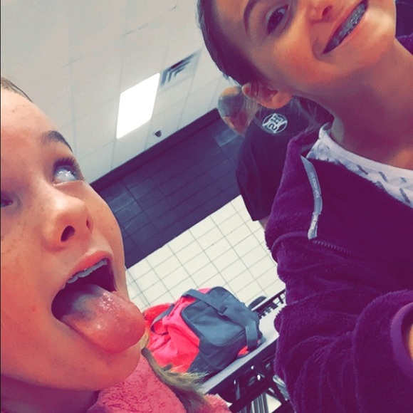 Profile Picture of Jillian Herring (@jillianherring) on Poshmark